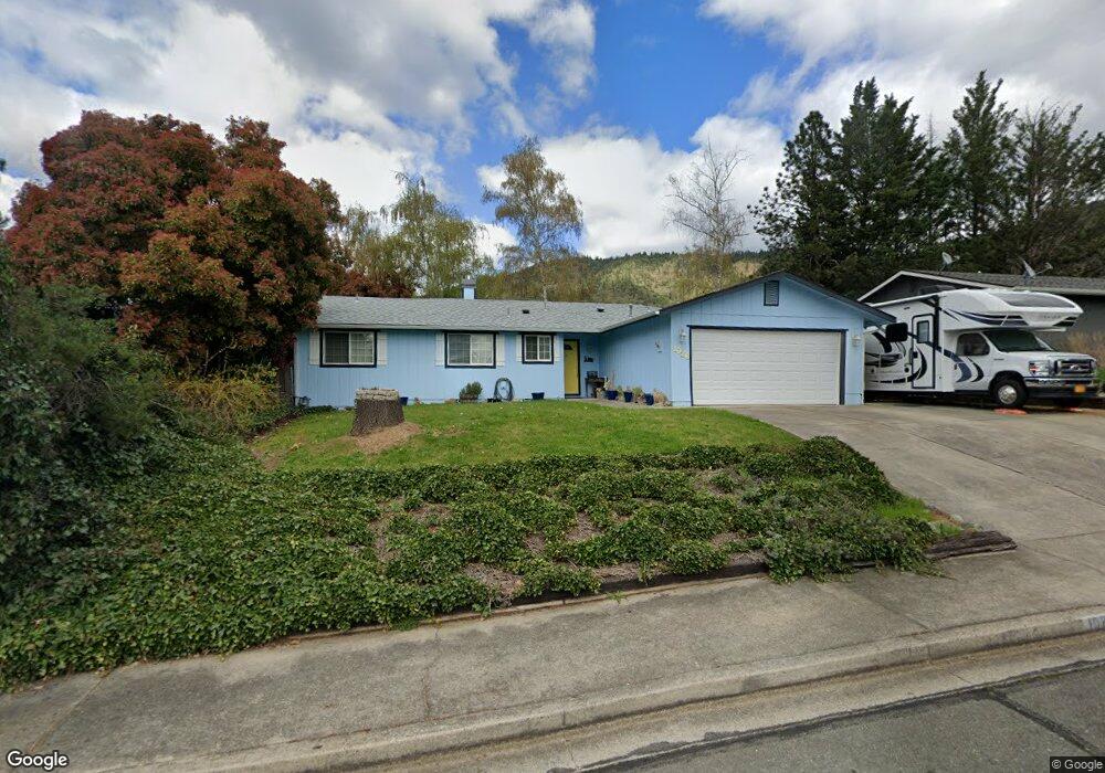 1026 NE Primrose Place, Grants Pass, OR 97526 - photo 1