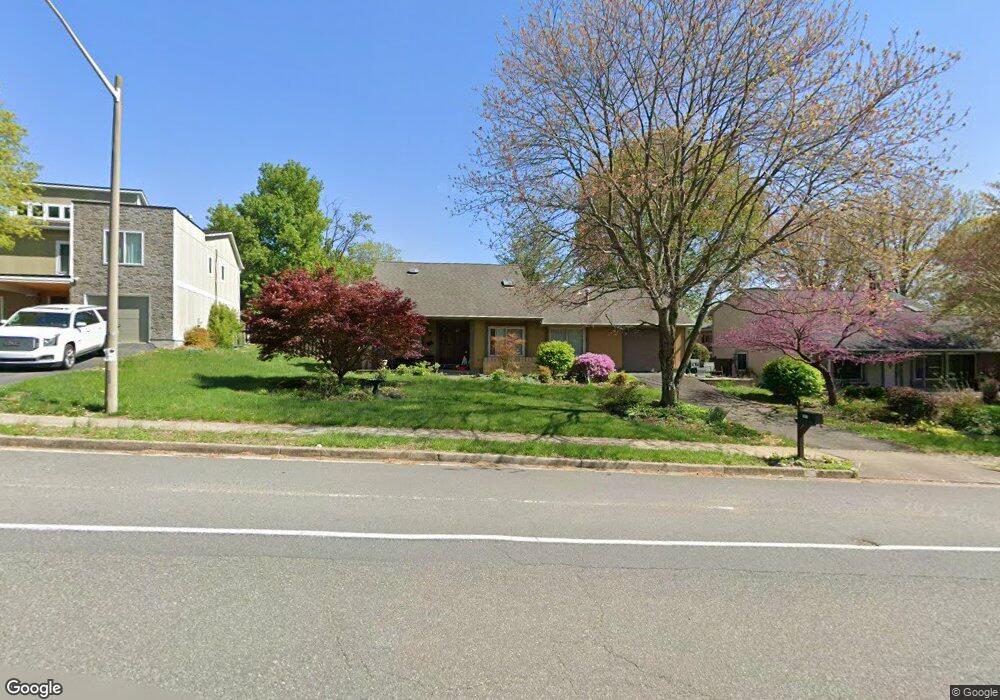 6813 Vantage Dr, Alexandria, VA 22306 - photo 1