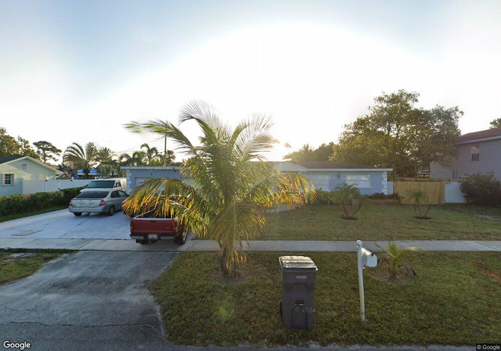 1660 Live Oak Dr, West Palm Beach, FL 33415 - photo 1