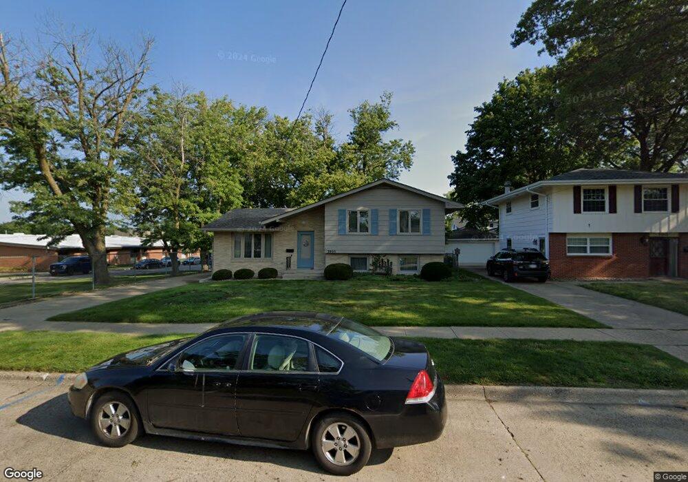 3905 Bel Aire Rd, Des Moines, IA 50310 - photo 1