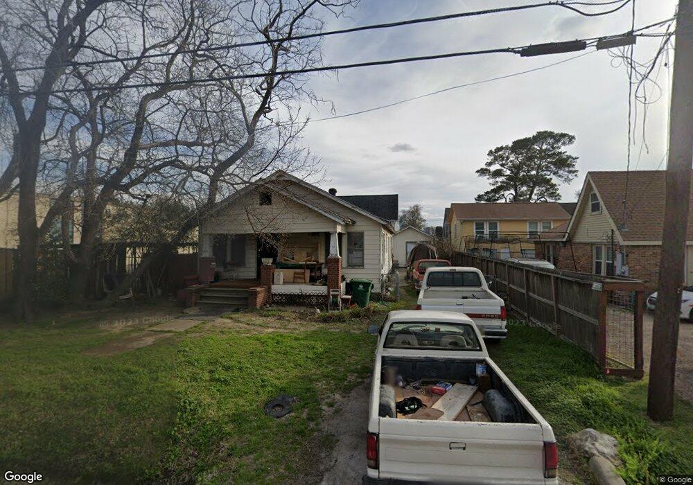 210 Amundsen St, Houston, TX 77009 - photo 1