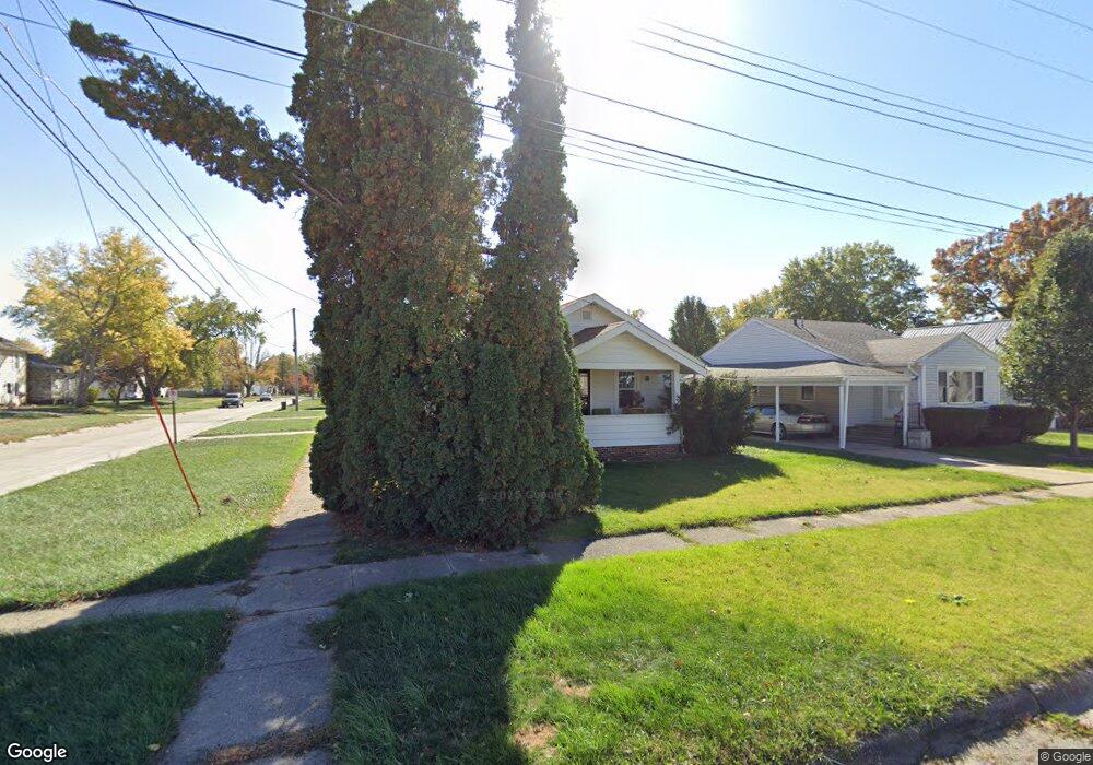 525 N 9th Ave E, Newton, IA 50208 - photo 1