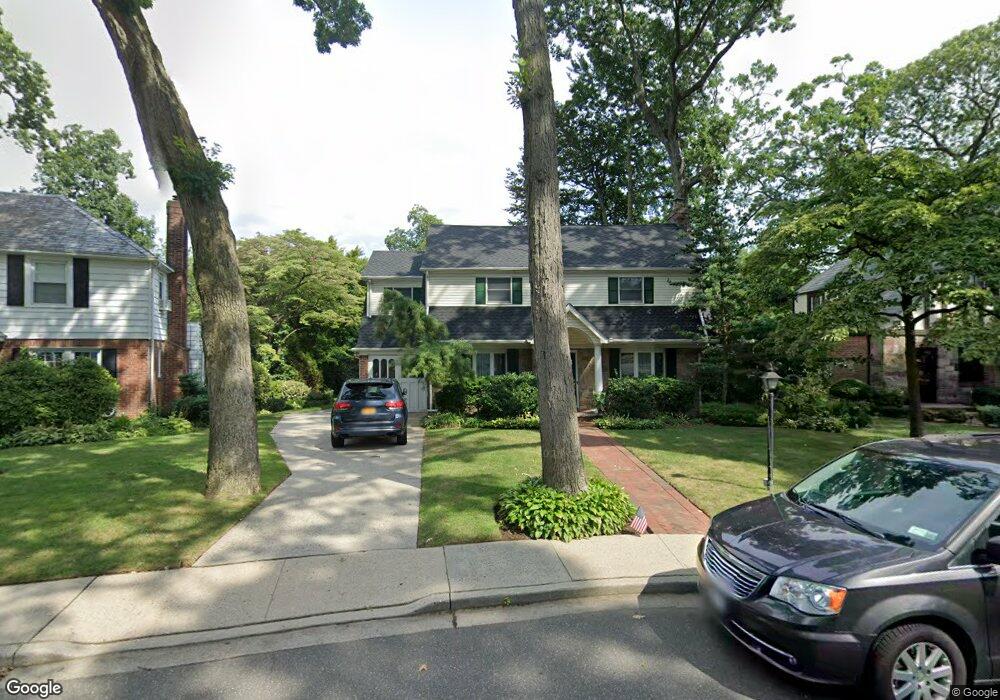 21 Parkwold Dr E, Valley Stream, NY 11580 - photo 1