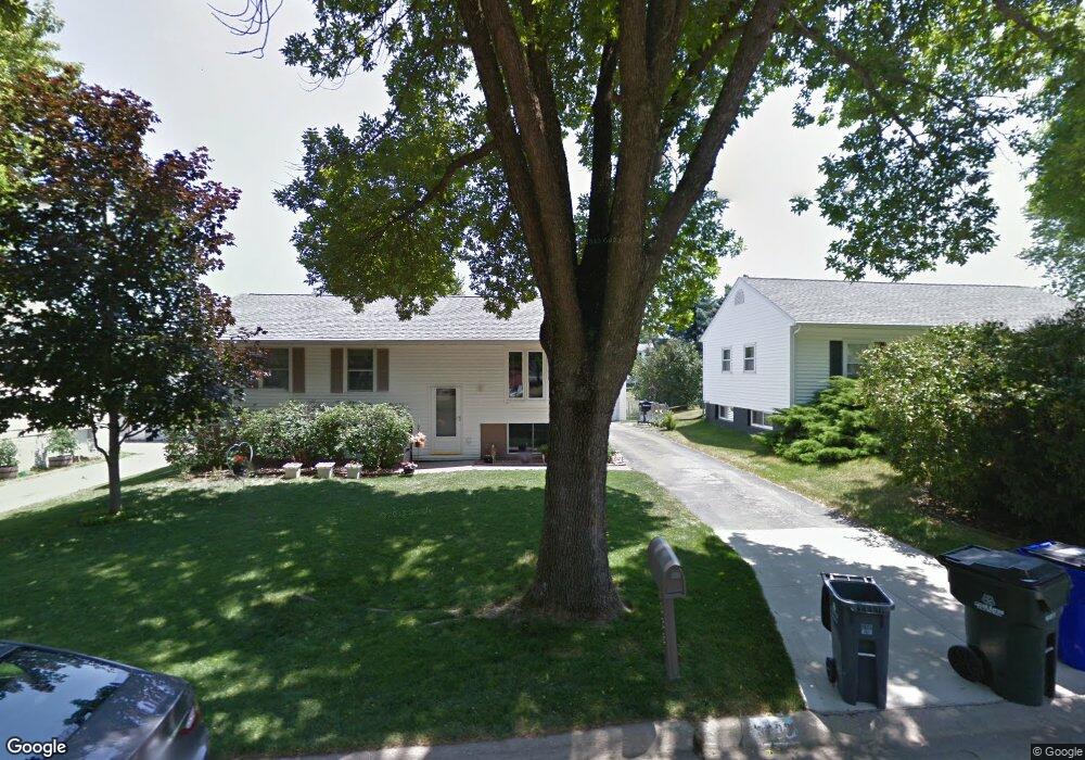 3333 Dunham Dr SW, Cedar Rapids, IA 52404 - photo 1