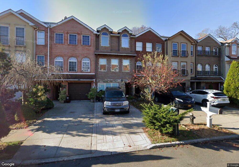 208 Essex Dr, Staten Island, NY 10314 - photo 1