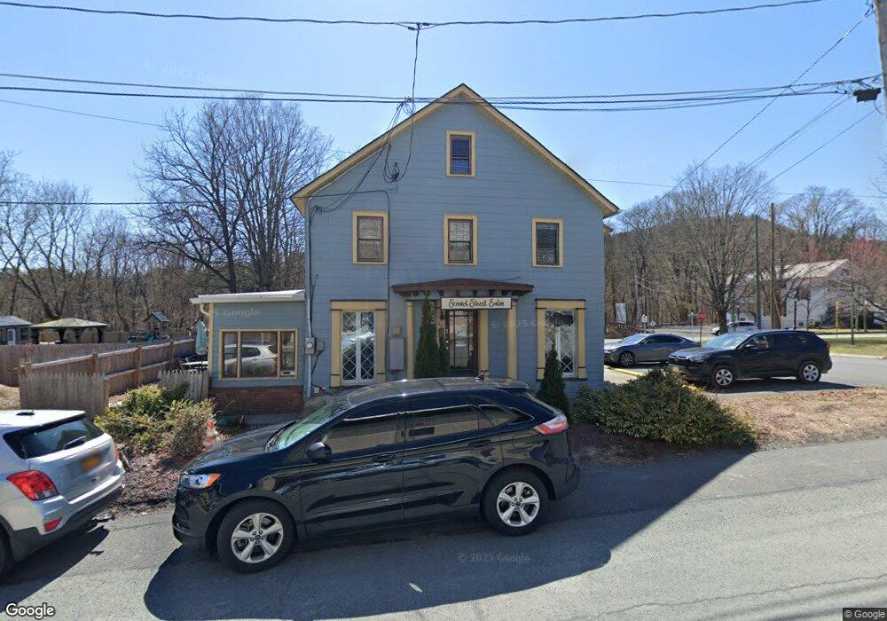 401 E Harford St, Milford, PA 18337 - photo 1