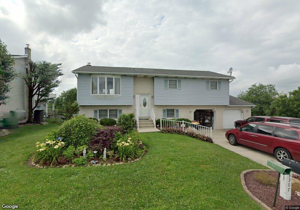 5387 Summit St, Whitehall, PA 18052 - photo 1