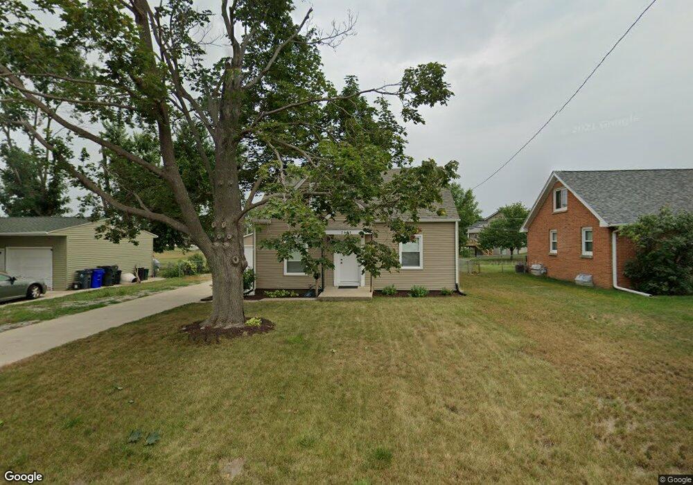 2441 1st St SW, Cedar Rapids, IA 52404 - photo 1
