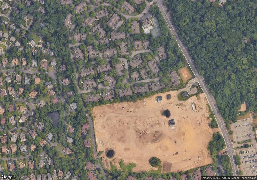 133 Darters Ln unit 133, Manhasset, NY 11030 - photo 1