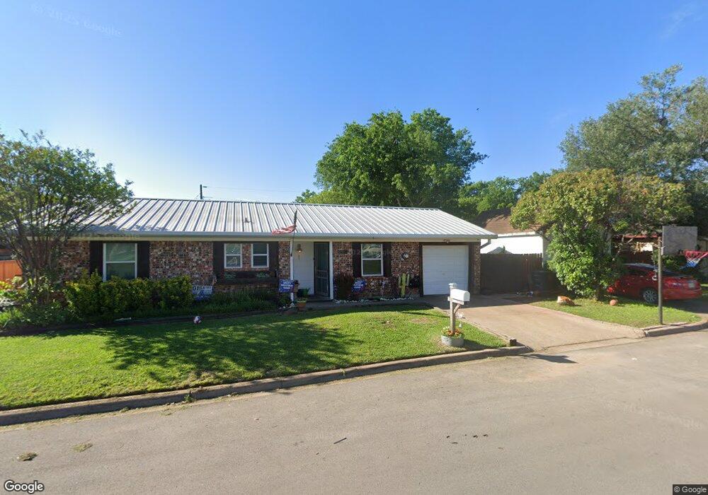 515 Phillips St, Cleburne, TX 76033 - photo 1