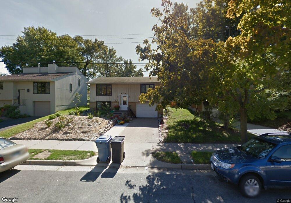 402 SE 9th St, Minneapolis, MN 55414 - photo 1