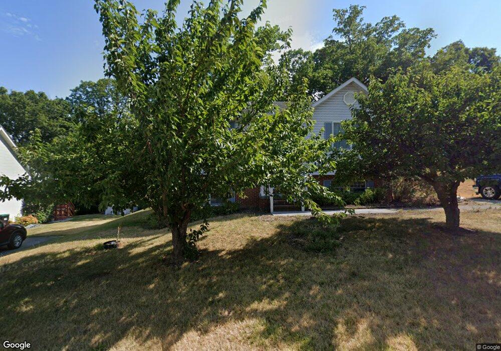 467 E Fairchild Dr, Strasburg, VA 22657 - photo 1