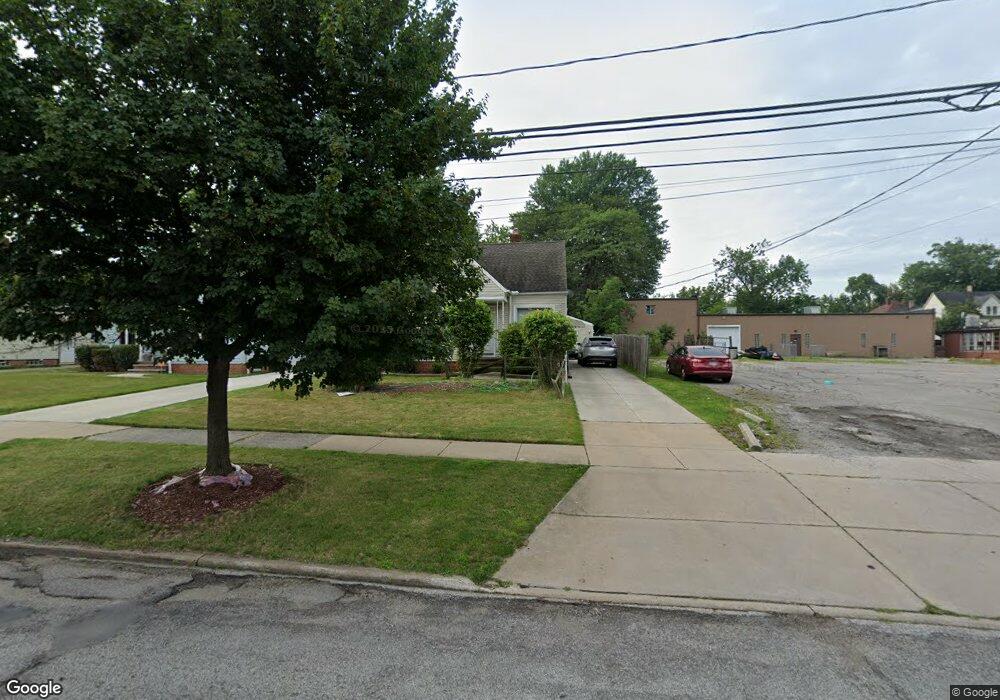 16512 Raymond St, Maple Heights, OH 44137 - photo 1