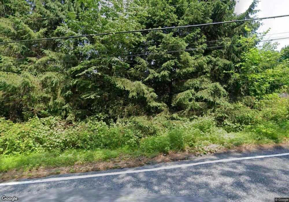 564 N Hokendauqua Dr, Bath, PA 18014 - photo 1