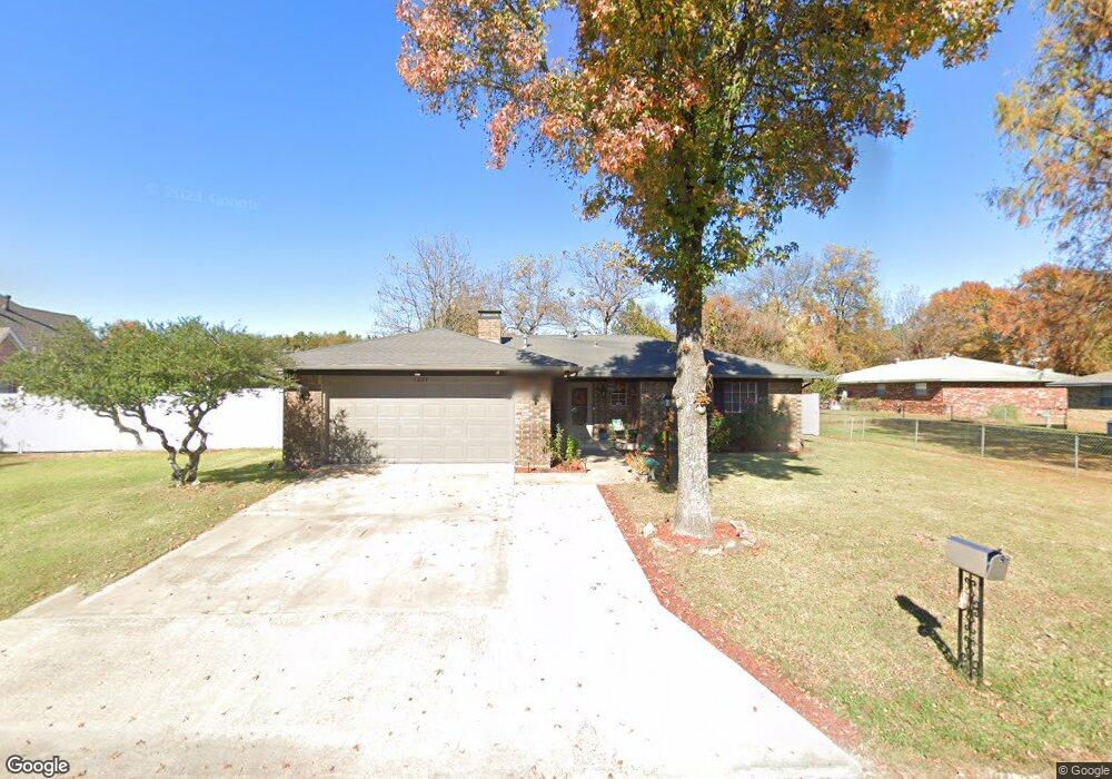1607 Hollingsworth Dr, Ardmore, OK 73401 - photo 1