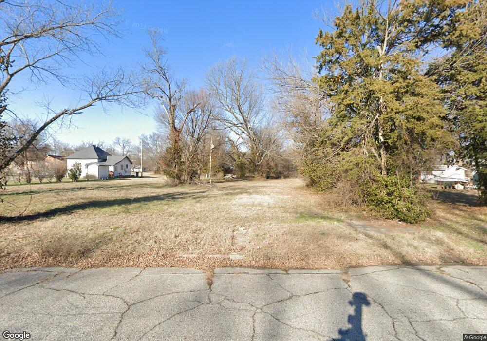 2221 Morgan Ave, Parsons, KS 67357 - photo 1