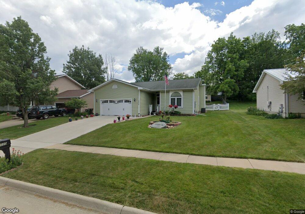 1010 Parkway Ave, Cedar Falls, IA 50613 - photo 1
