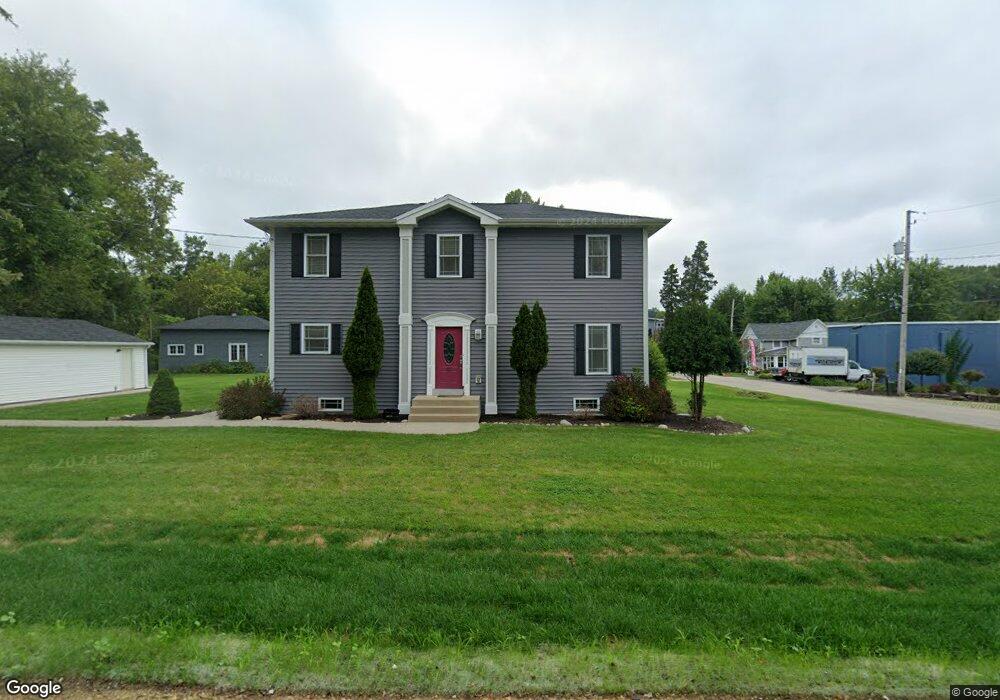 122 Fontana Ave, Fontana, WI 53125 - photo 1