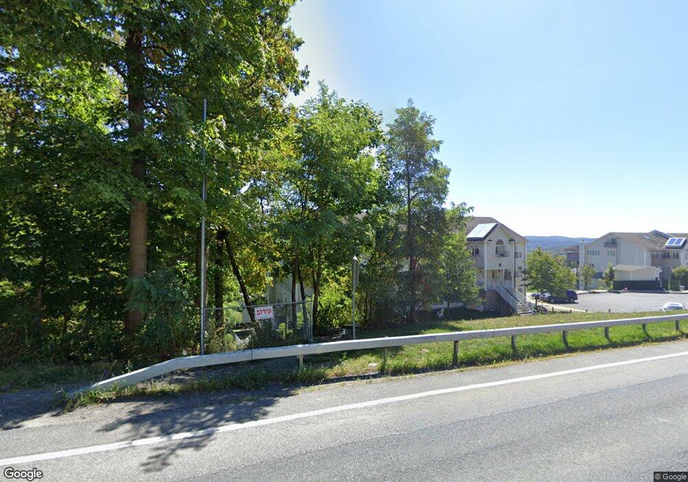 4 Taitch Ct unit 302, Monroe, NY 10950 - photo 1