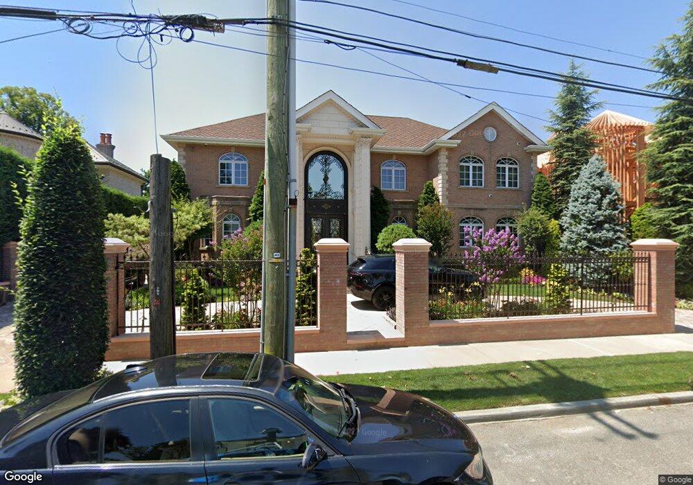 526 Parsons Blvd, Whitestone, NY 11357 - photo 1