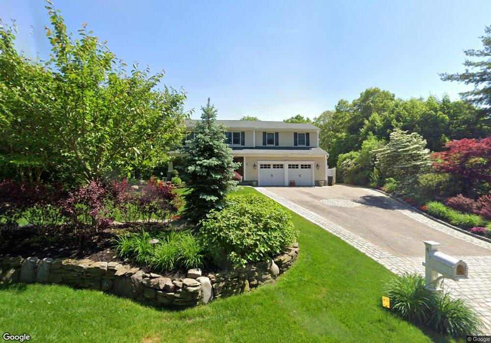 4 Arbutus Ct, ComMacK, NY 11725 - photo 1