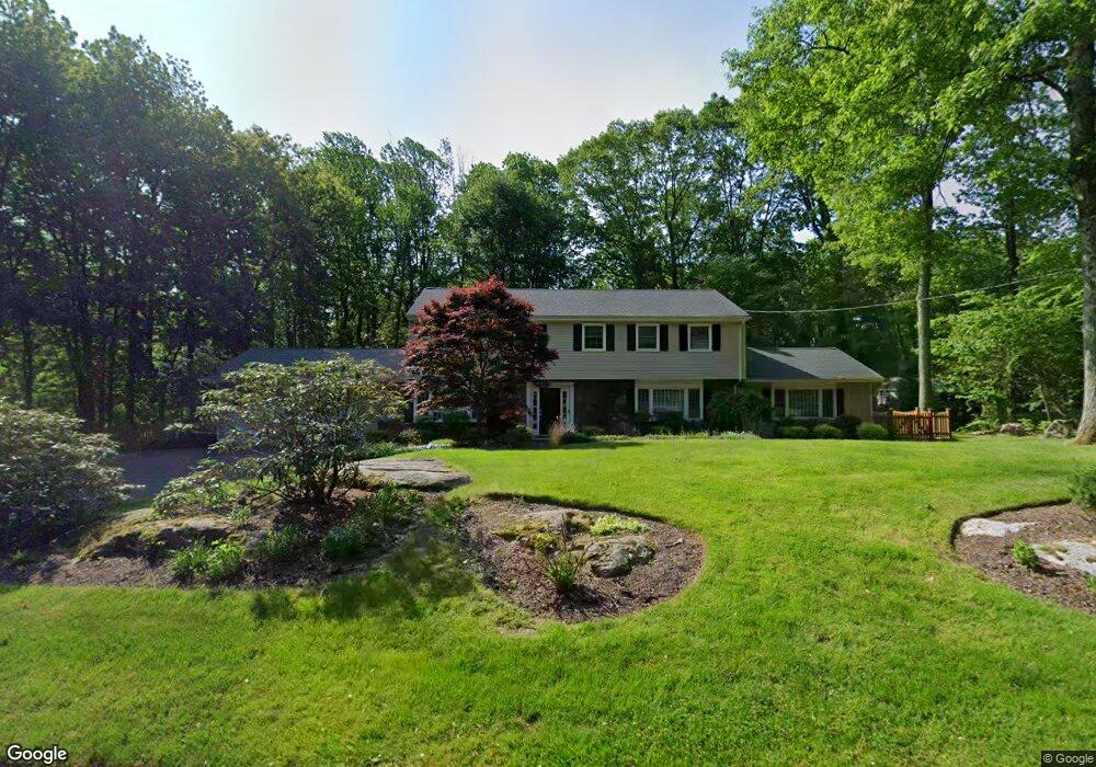 32 Red Fox Ln, Trumbull, CT 06611 - photo 1