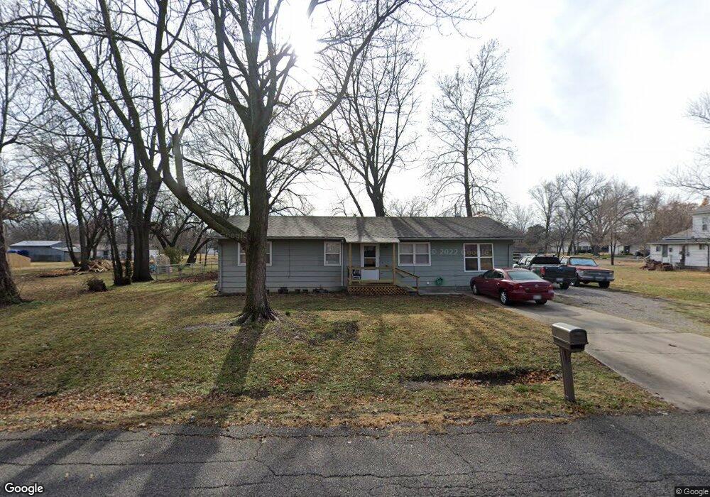 1318 Wilson Ave, Parsons, KS 67357 - photo 1