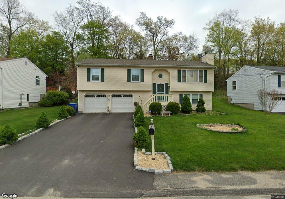 63 Westport Dr, Waterbury, CT 06706 - photo 1