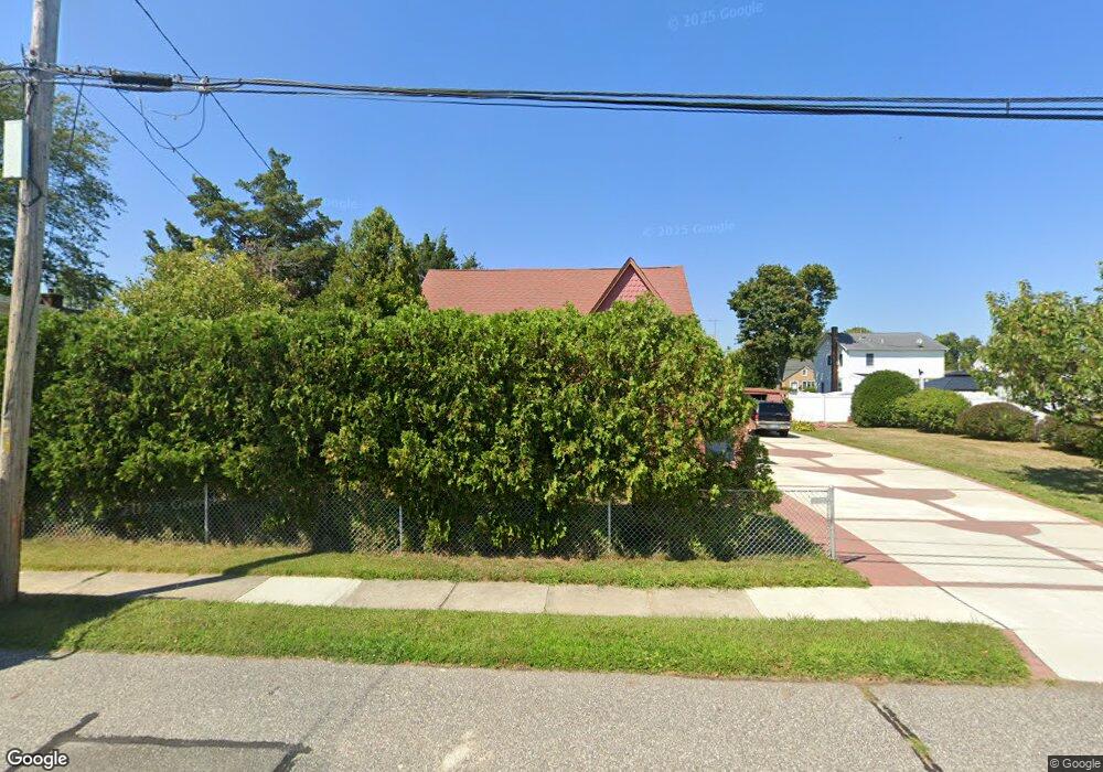 25 Kensington Ct, Copiague, NY 11726 - photo 1