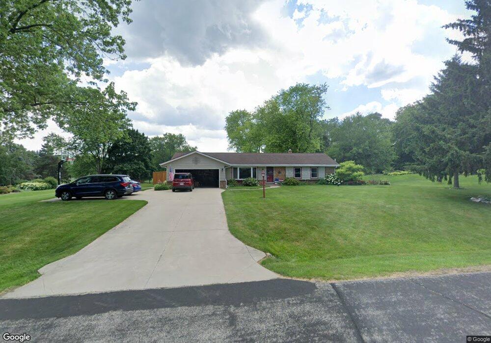 N58W25587 Windy Pass Dr, Sussex, WI 53089 - photo 1