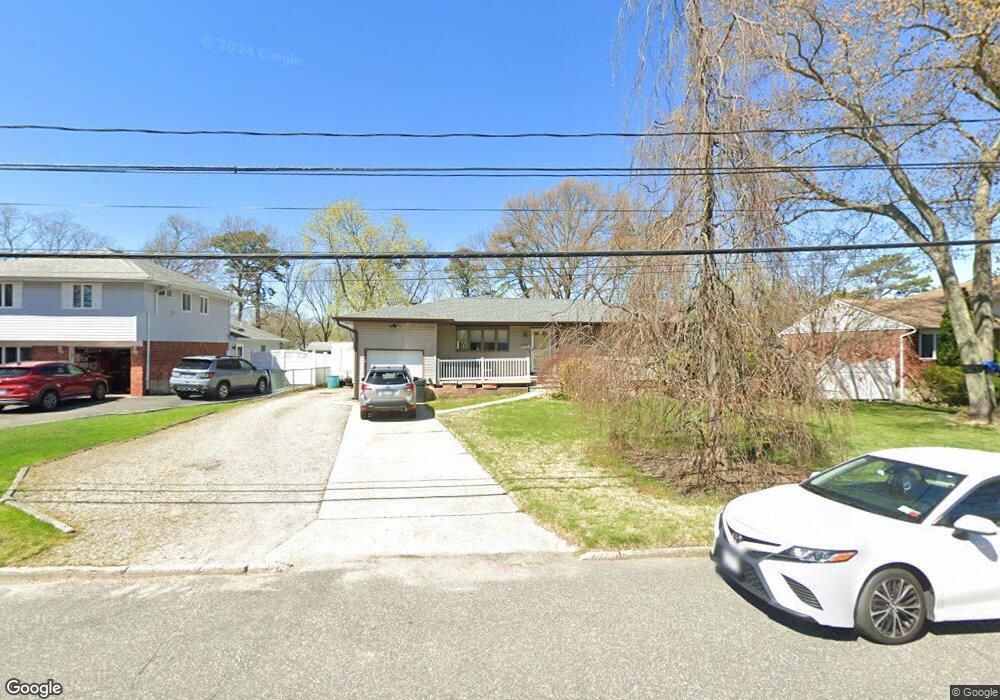 41 Harvard Ln, ComMacK, NY 11725 - photo 1