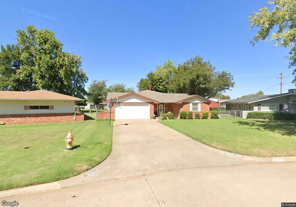 2426 W Maple Ave, Enid, OK 73703 - photo 1