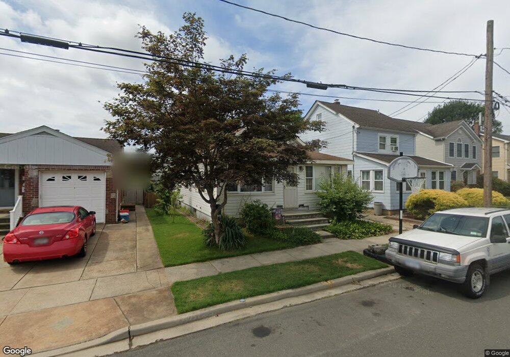 1075 Lawrence St, Franklin Square, NY 11010 - photo 1