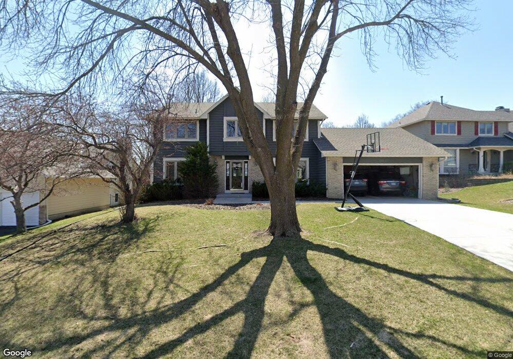 18613 Schroeder Place, Eden Prairie, MN 55346 - photo 1