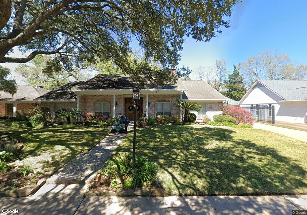 10310 Holly Springs Dr, Houston, TX 77042 - photo 1