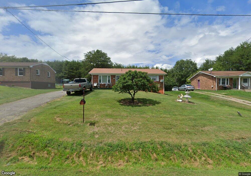 207 Cardinal Rd, Martinsville, VA 24112 - photo 1