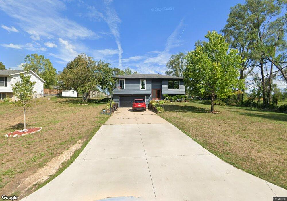 1006 Memory Ln, Cedar Rapids, IA 52403 - photo 1