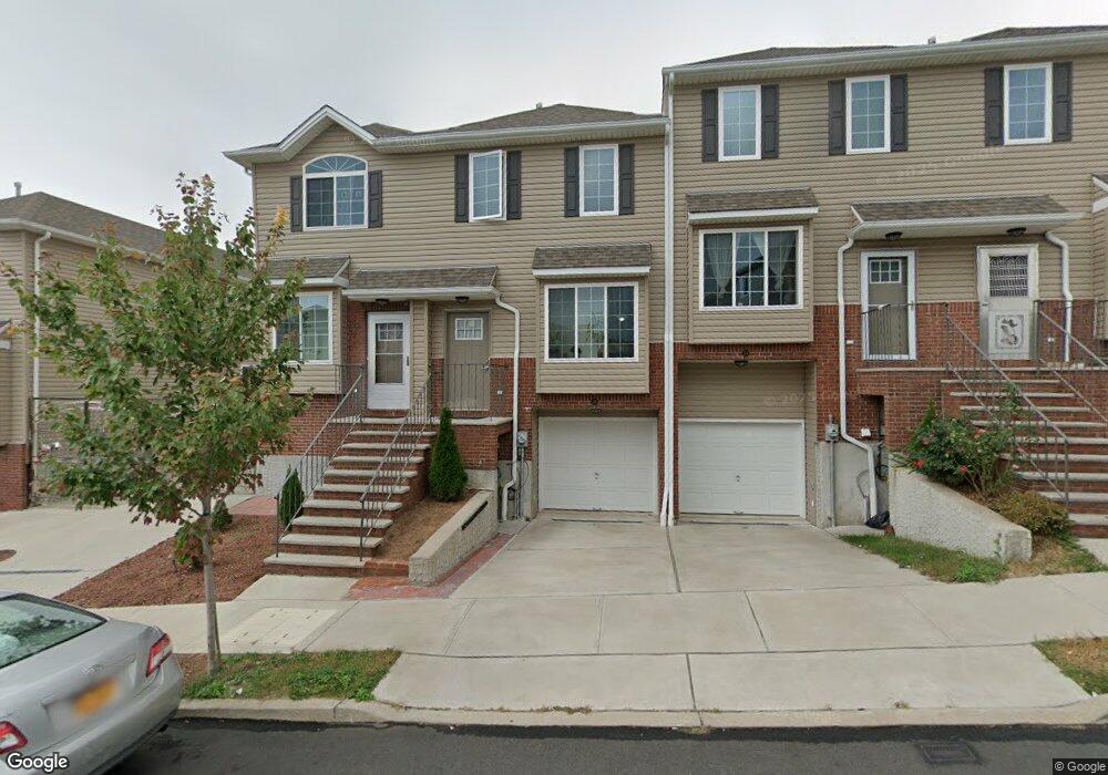 36-106 Burgundy Loop, Staten Island, NY 10304 - photo 1