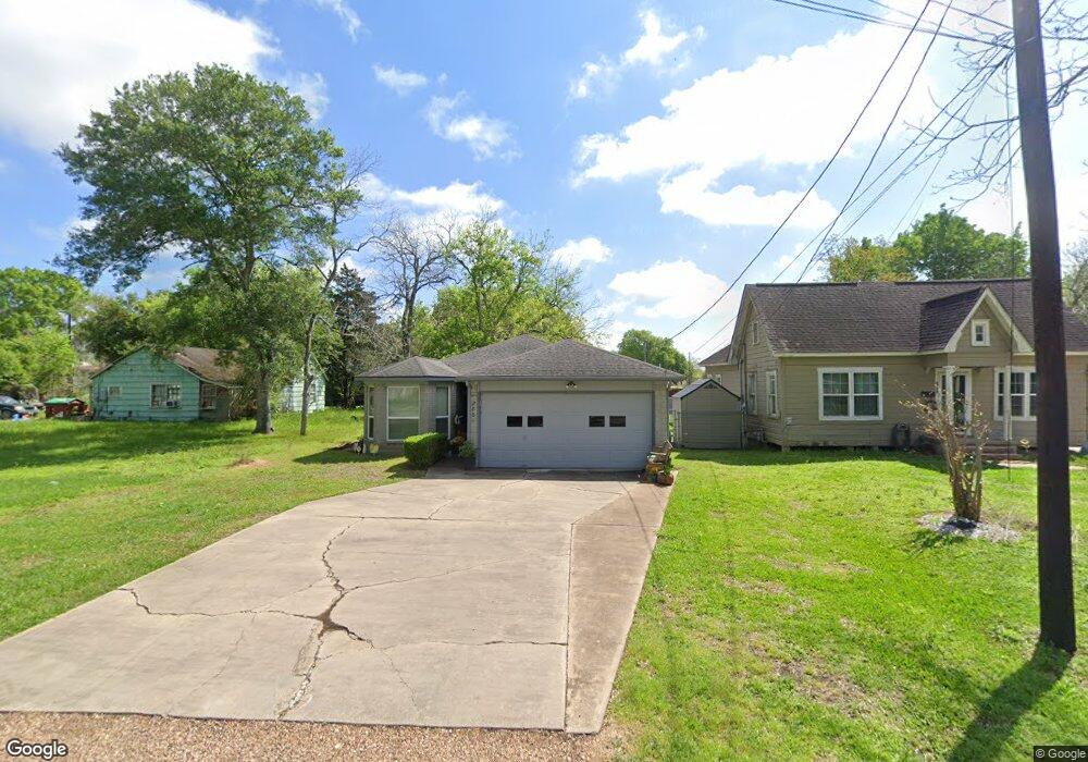 2801 Sycamore Ave, Bay City, TX 77414 - photo 1