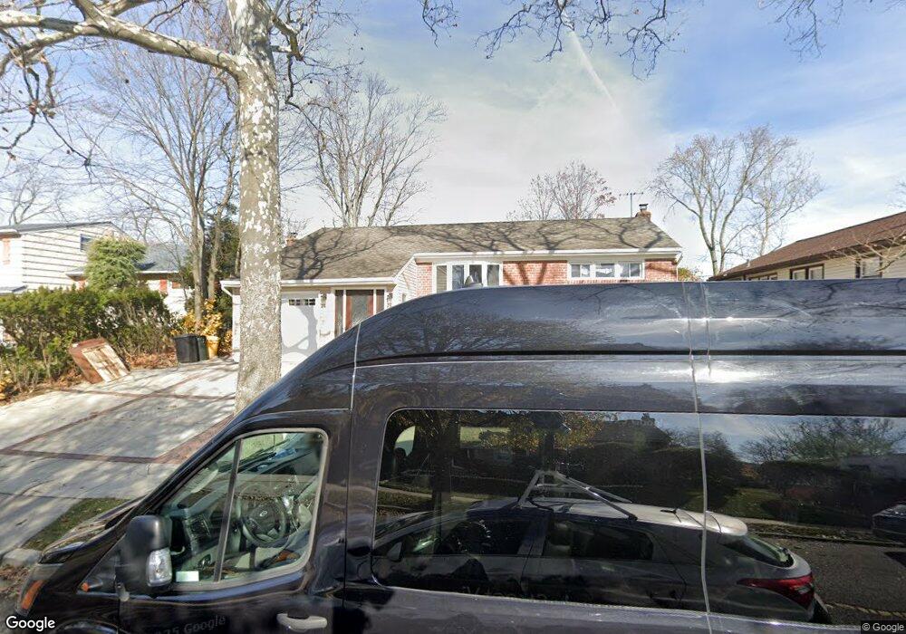 8 Cloverfield Rd N, Valley Stream, NY 11581 - photo 1