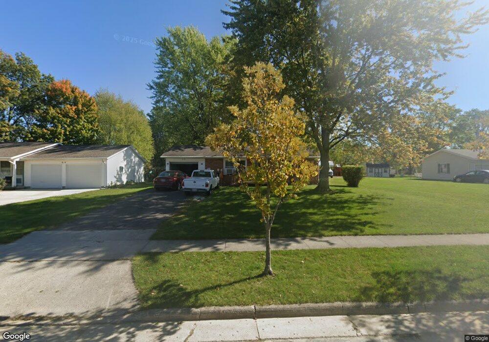 612 N Blackhoof St, Wapakoneta, OH 45895 - photo 1