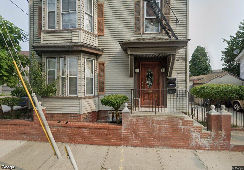 261 Weeden St, Pawtucket, RI 02860 - photo 1