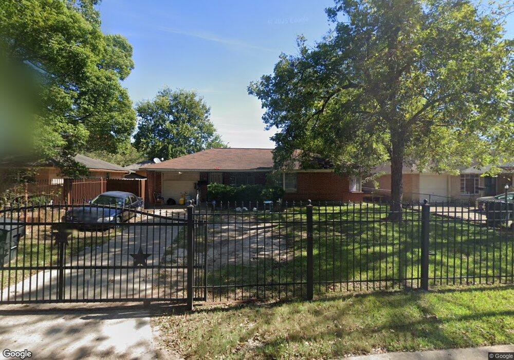 10226 Royal Oaks Dr, Houston, TX 77016 - photo 1