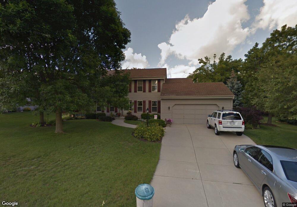 N77W15988 Hunters Ridge Cir, Menomonee Falls, WI 53051 - photo 1