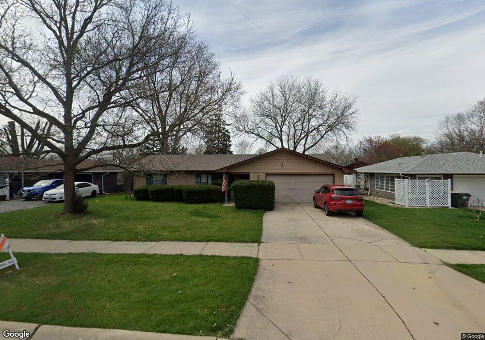 690 Laurel Dr, Aurora, IL 60506 - photo 1