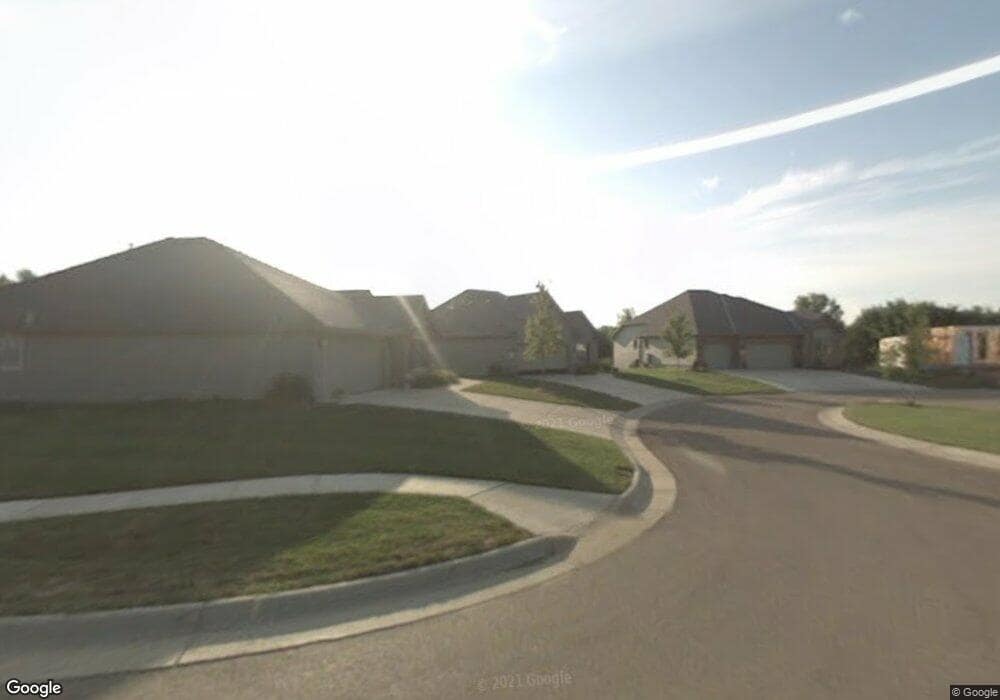 2230 SW Lowell Ln, Topeka, KS 66614 - photo 1