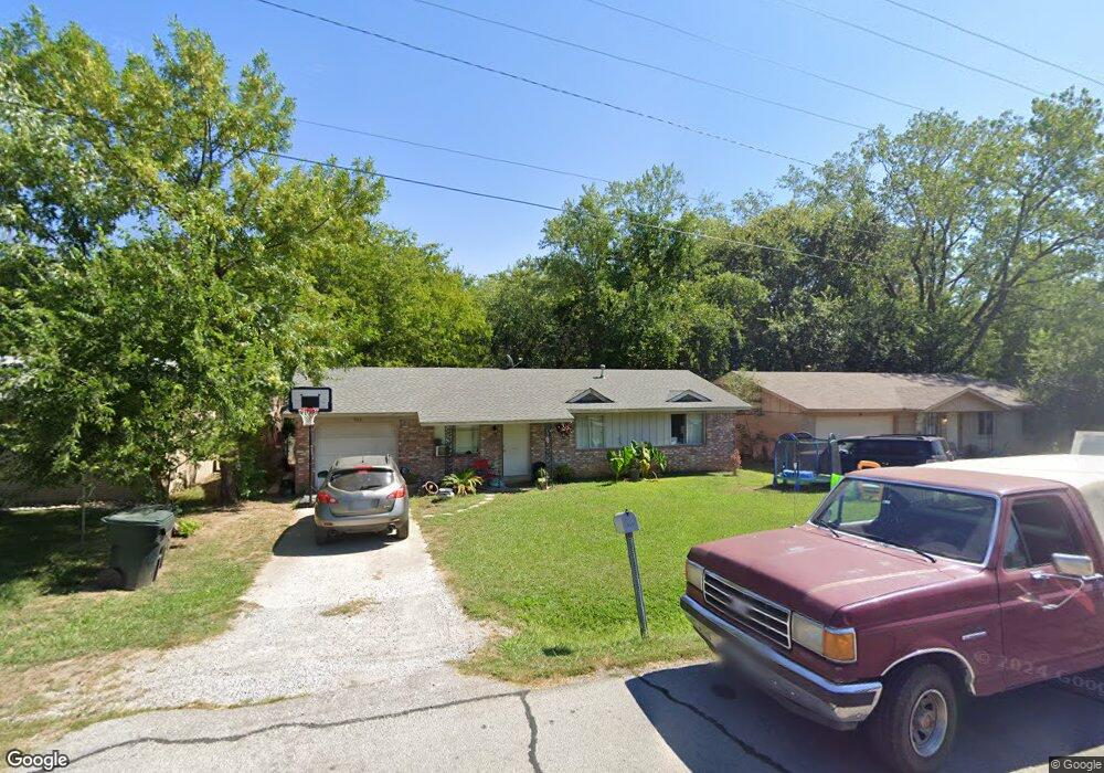 908 S Choctaw Ave, Claremore, OK 74017 - photo 1