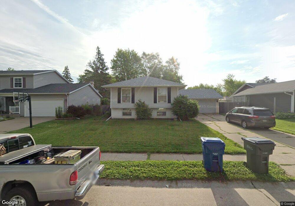 5411 Oakbrook Rd, Davenport, IA 52806 - photo 1