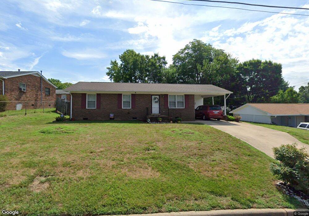 523 Staples St, Reidsville, NC 27320 - photo 1
