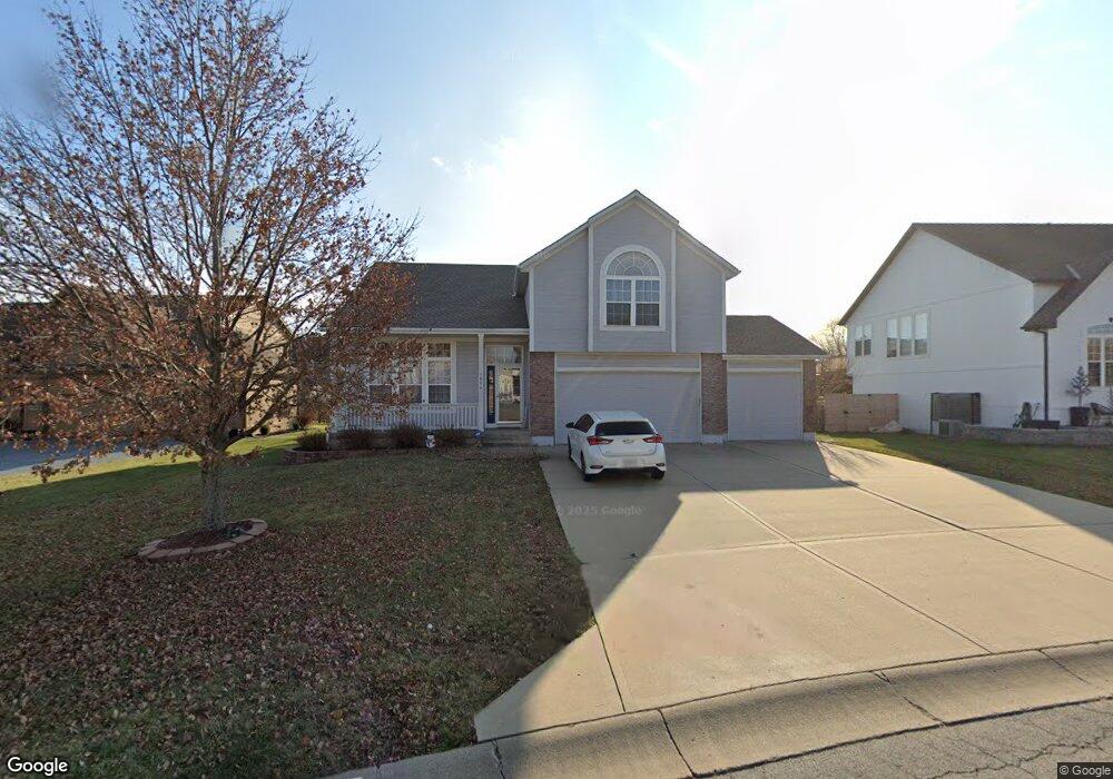 1511 Deer Path, Raymore, MO 64083 - photo 1